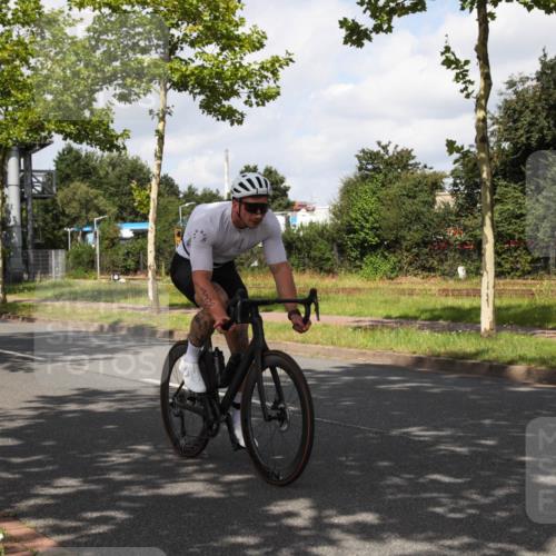 10.08.2025 - GEWOBA Citytriathlon Bremen Yannick Fuchs http://msf.ph/oto/8560943 10.08.2025 12:11:30 Radfahren 575, 578, 583, 645, 713, 894, 1038 meine-sportfotos.de