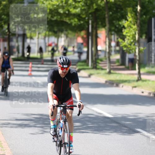 10.08.2025 - GEWOBA Citytriathlon Bremen Yannick Fuchs http://msf.ph/oto/8560950 10.08.2025 14:20:46 Radfahren 11, 56, 61, 67, 69, 73, 110, 142, 145, 157, 216, 229, 272, 274, 281, 312 meine-sportfotos.de