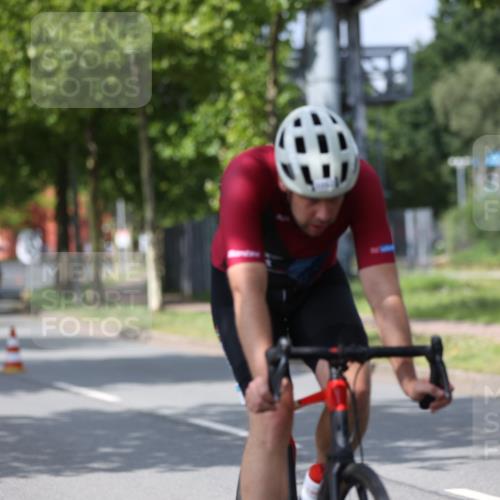 10.08.2025 - GEWOBA Citytriathlon Bremen Yannick Fuchs http://msf.ph/oto/8560951 10.08.2025 12:43:44 Radfahren 608, 835, 837, 842, 907, 925, 954, 955, 1012 meine-sportfotos.de