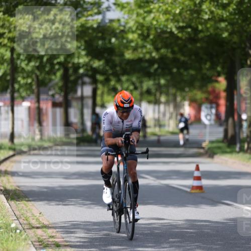 10.08.2025 - GEWOBA Citytriathlon Bremen Yannick Fuchs http://msf.ph/oto/8560961 10.08.2025 12:43:45 Radfahren 608, 835, 837, 842, 907, 925, 954, 955, 1012 meine-sportfotos.de