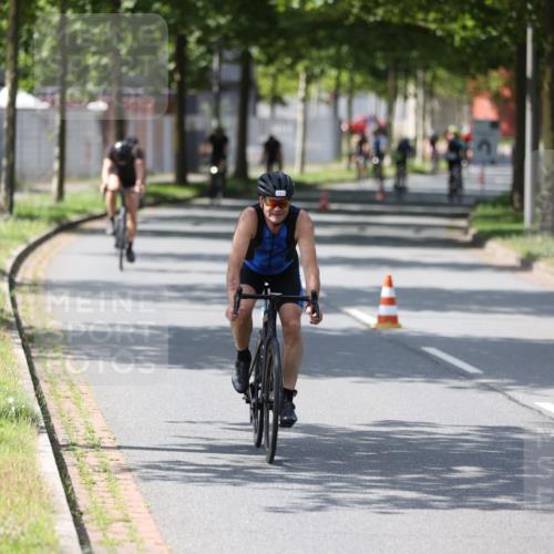 10.08.2025 - GEWOBA Citytriathlon Bremen Yannick Fuchs http://msf.ph/oto/8560962 10.08.2025 14:20:47 Radfahren 11, 56, 61, 67, 69, 73, 110, 142, 145, 157, 216, 229, 272, 274, 281, 312 meine-sportfotos.de