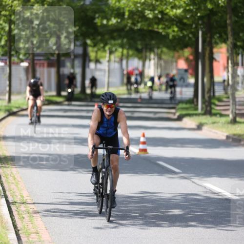 10.08.2025 - GEWOBA Citytriathlon Bremen Yannick Fuchs http://msf.ph/oto/8560965 10.08.2025 14:20:47 Radfahren 11, 56, 61, 67, 69, 73, 110, 142, 145, 157, 216, 229, 272, 274, 281, 312 meine-sportfotos.de