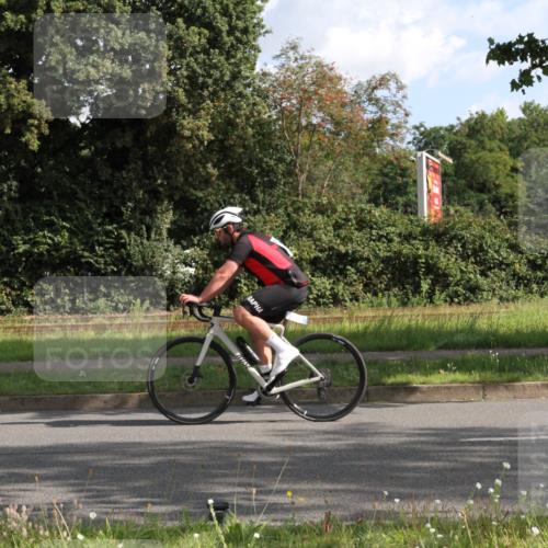 10.08.2025 - GEWOBA Citytriathlon Bremen Yannick Fuchs http://msf.ph/oto/8560968 10.08.2025 10:39:15 Radfahren 35, 107, 111, 113, 165, 215, 233, 440, 472, 481, 499 meine-sportfotos.de