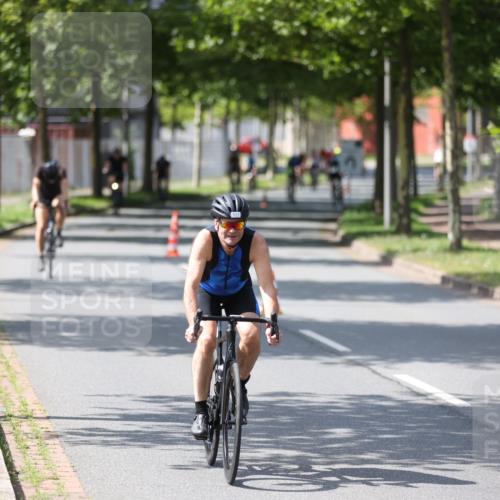 10.08.2025 - GEWOBA Citytriathlon Bremen Yannick Fuchs http://msf.ph/oto/8560969 10.08.2025 14:20:47 Radfahren 11, 56, 61, 67, 69, 73, 110, 142, 145, 157, 216, 229, 272, 274, 281, 312 meine-sportfotos.de