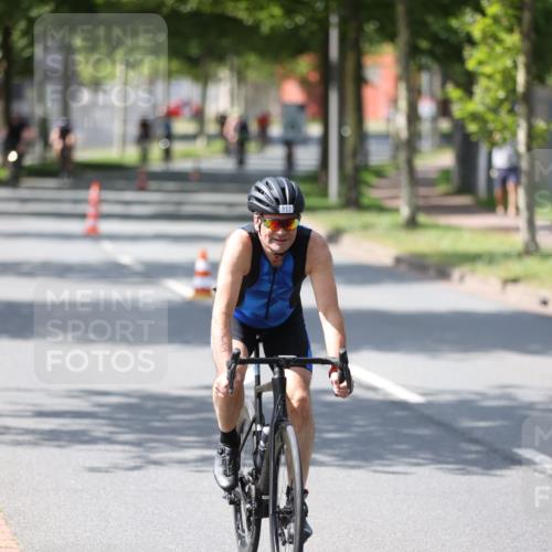 10.08.2025 - GEWOBA Citytriathlon Bremen Yannick Fuchs http://msf.ph/oto/8560972 10.08.2025 14:20:48 Radfahren 11, 56, 61, 69, 73, 110, 142, 145, 157, 216, 229, 266, 272, 274, 281, 312 meine-sportfotos.de