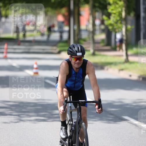 10.08.2025 - GEWOBA Citytriathlon Bremen Yannick Fuchs http://msf.ph/oto/8560976 10.08.2025 14:20:48 Radfahren 11, 56, 61, 69, 73, 110, 142, 145, 157, 216, 229, 266, 272, 274, 281, 312 meine-sportfotos.de