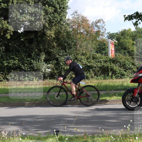10.08.2025 - GEWOBA Citytriathlon Bremen Yannick Fuchs http://msf.ph/oto/8560978 10.08.2025 10:39:16 Radfahren 35, 107, 111, 113, 165, 215, 233, 440, 472, 481, 499 meine-sportfotos.de