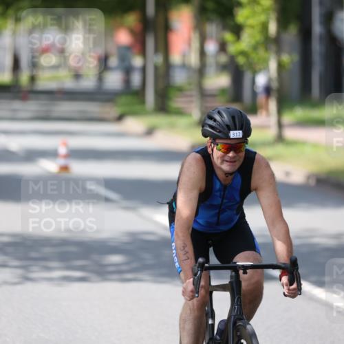 10.08.2025 - GEWOBA Citytriathlon Bremen Yannick Fuchs http://msf.ph/oto/8560980 10.08.2025 14:20:48 Radfahren 11, 56, 61, 69, 73, 110, 142, 145, 157, 216, 229, 266, 272, 274, 281, 312 meine-sportfotos.de
