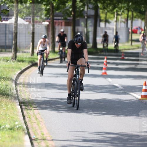 10.08.2025 - GEWOBA Citytriathlon Bremen Yannick Fuchs http://msf.ph/oto/8560984 10.08.2025 14:20:49 Radfahren 11, 56, 61, 69, 73, 110, 142, 145, 157, 216, 229, 266, 272, 274, 281, 312 meine-sportfotos.de