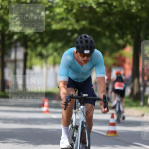 10.08.2025 - GEWOBA Citytriathlon Bremen Yannick Fuchs http://msf.ph/oto/8560985 10.08.2025 12:43:52 Radfahren 608, 842, 907, 925, 954, 1012, 1036 meine-sportfotos.de