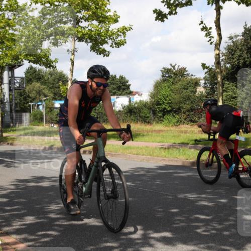 10.08.2025 - GEWOBA Citytriathlon Bremen Yannick Fuchs http://msf.ph/oto/8560986 10.08.2025 12:11:56 Radfahren 576, 667, 699, 702, 752, 799, 907 meine-sportfotos.de