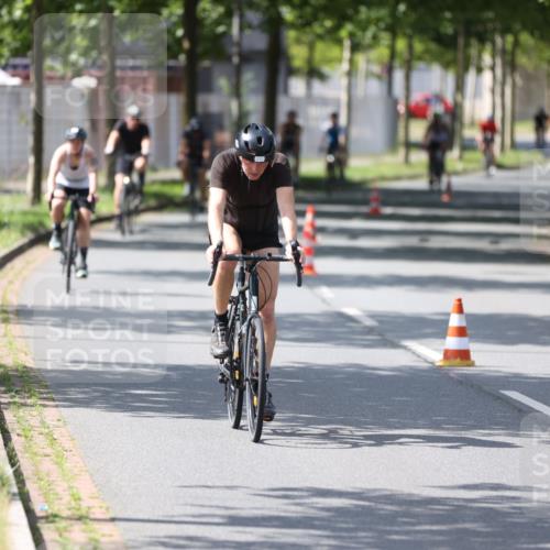 10.08.2025 - GEWOBA Citytriathlon Bremen Yannick Fuchs http://msf.ph/oto/8560991 10.08.2025 14:20:49 Radfahren 11, 56, 61, 69, 73, 110, 142, 145, 157, 216, 229, 266, 272, 274, 281, 312 meine-sportfotos.de