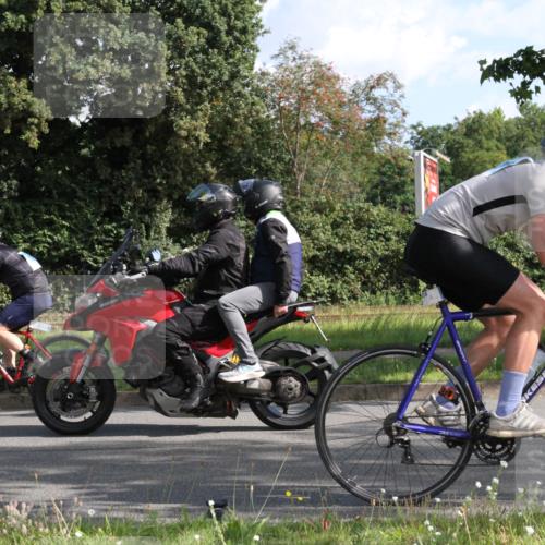 10.08.2025 - GEWOBA Citytriathlon Bremen Yannick Fuchs http://msf.ph/oto/8560994 10.08.2025 10:39:17 Radfahren 35, 107, 111, 165, 215, 233, 440, 472, 481, 499 meine-sportfotos.de