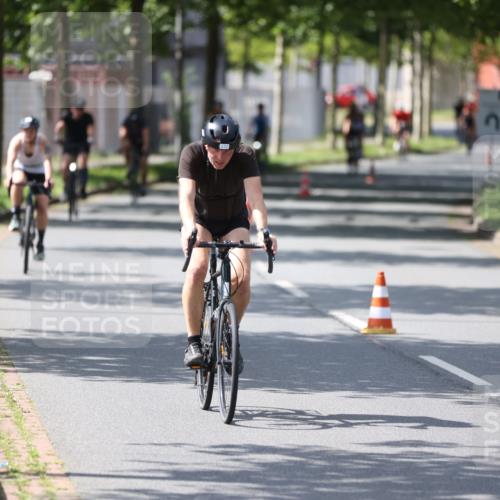 10.08.2025 - GEWOBA Citytriathlon Bremen Yannick Fuchs http://msf.ph/oto/8560995 10.08.2025 14:20:49 Radfahren 11, 56, 61, 69, 73, 110, 142, 145, 157, 216, 229, 266, 272, 274, 281, 312 meine-sportfotos.de
