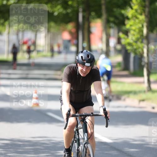 10.08.2025 - GEWOBA Citytriathlon Bremen Yannick Fuchs http://msf.ph/oto/8560998 10.08.2025 14:20:50 Radfahren 11, 56, 61, 69, 73, 110, 142, 145, 157, 191, 216, 229, 266, 272, 281, 312 meine-sportfotos.de