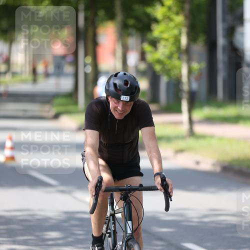 10.08.2025 - GEWOBA Citytriathlon Bremen Yannick Fuchs http://msf.ph/oto/8561001 10.08.2025 14:20:51 Radfahren 11, 56, 61, 69, 73, 110, 142, 145, 157, 191, 216, 229, 266, 272, 281, 312 meine-sportfotos.de