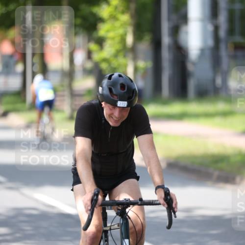 10.08.2025 - GEWOBA Citytriathlon Bremen Yannick Fuchs http://msf.ph/oto/8561004 10.08.2025 14:20:51 Radfahren 11, 56, 61, 69, 73, 110, 142, 145, 157, 191, 216, 229, 266, 272, 281, 312 meine-sportfotos.de