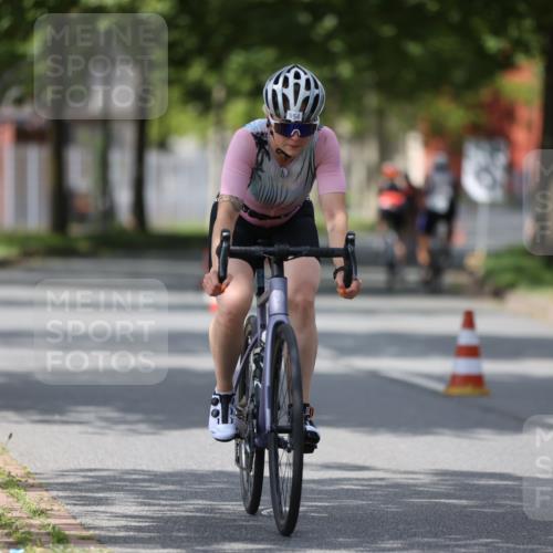 10.08.2025 - GEWOBA Citytriathlon Bremen Yannick Fuchs http://msf.ph/oto/8561005 10.08.2025 12:43:55 Radfahren 608, 842, 907, 908, 954, 1012, 1036 meine-sportfotos.de