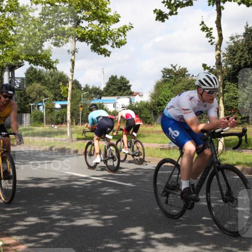 10.08.2025 - GEWOBA Citytriathlon Bremen Yannick Fuchs http://msf.ph/oto/8561006 10.08.2025 12:12:03 Radfahren 576, 605, 667, 699, 702, 799, 816, 907, 1003 meine-sportfotos.de