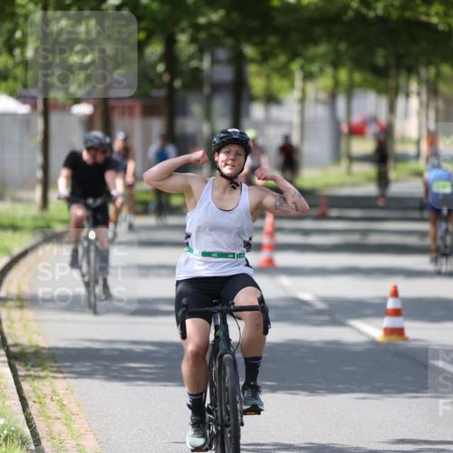 10.08.2025 - GEWOBA Citytriathlon Bremen Yannick Fuchs http://msf.ph/oto/8561013 10.08.2025 14:20:52 Radfahren 11, 19, 56, 61, 69, 73, 110, 142, 145, 157, 191, 216, 229, 266, 272, 281, 312 meine-sportfotos.de