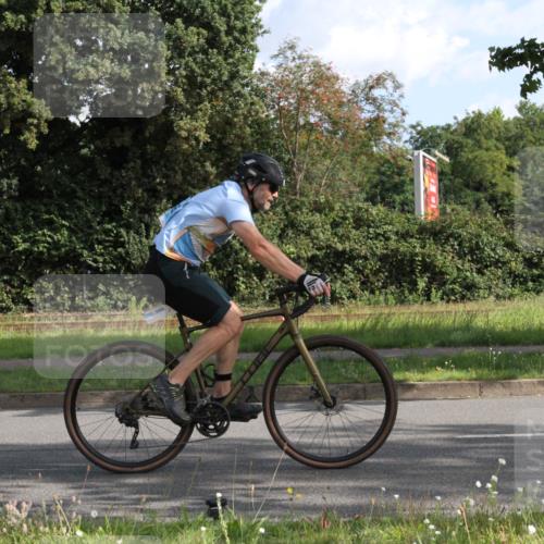 10.08.2025 - GEWOBA Citytriathlon Bremen Yannick Fuchs http://msf.ph/oto/8561018 10.08.2025 10:39:18 Radfahren 35, 107, 111, 165, 215, 233, 440, 472, 481 meine-sportfotos.de