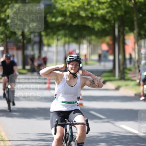10.08.2025 - GEWOBA Citytriathlon Bremen Yannick Fuchs http://msf.ph/oto/8561023 10.08.2025 14:20:53 Radfahren 11, 19, 56, 61, 73, 110, 142, 145, 157, 191, 216, 229, 266, 272, 281, 312 meine-sportfotos.de