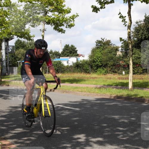 10.08.2025 - GEWOBA Citytriathlon Bremen Yannick Fuchs http://msf.ph/oto/8561031 10.08.2025 12:12:19 Radfahren 605, 751, 816, 875, 907, 932, 1003 meine-sportfotos.de