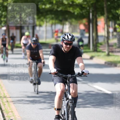 10.08.2025 - GEWOBA Citytriathlon Bremen Yannick Fuchs http://msf.ph/oto/8561039 10.08.2025 14:20:55 Radfahren 19, 56, 61, 73, 110, 142, 145, 157, 191, 216, 266, 272, 281, 312 meine-sportfotos.de