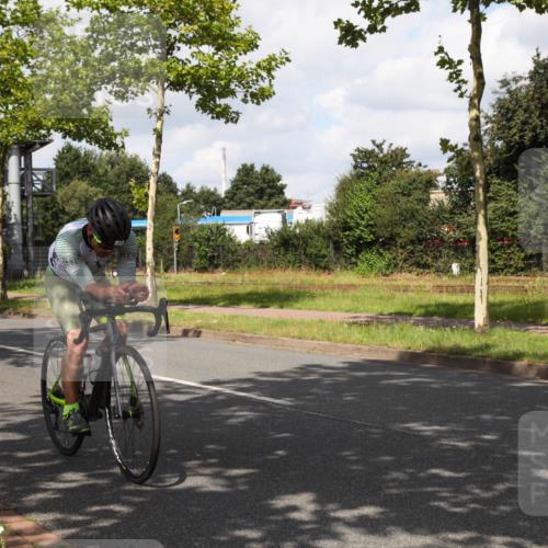 10.08.2025 - GEWOBA Citytriathlon Bremen Yannick Fuchs http://msf.ph/oto/8561050 10.08.2025 12:12:34 Radfahren 692, 769, 851, 875, 885, 932, 1012 meine-sportfotos.de
