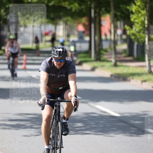 10.08.2025 - GEWOBA Citytriathlon Bremen Yannick Fuchs http://msf.ph/oto/8561051 10.08.2025 14:20:56 Radfahren 19, 56, 61, 73, 110, 142, 145, 157, 191, 216, 266, 272, 281, 312 meine-sportfotos.de