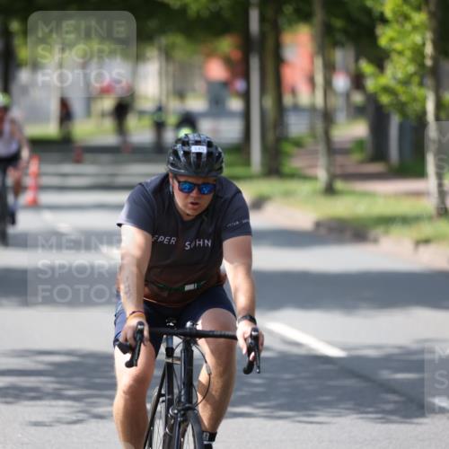 10.08.2025 - GEWOBA Citytriathlon Bremen Yannick Fuchs http://msf.ph/oto/8561053 10.08.2025 14:20:57 Radfahren 19, 56, 61, 73, 110, 142, 145, 157, 191, 266, 272, 281, 312 meine-sportfotos.de