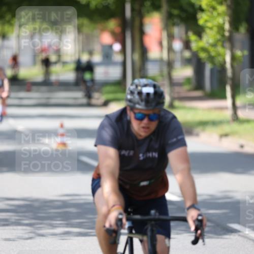 10.08.2025 - GEWOBA Citytriathlon Bremen Yannick Fuchs http://msf.ph/oto/8561055 10.08.2025 14:20:57 Radfahren 19, 56, 61, 73, 110, 142, 145, 157, 191, 266, 272, 281, 312 meine-sportfotos.de
