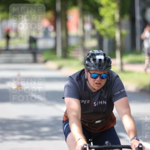 10.08.2025 - GEWOBA Citytriathlon Bremen Yannick Fuchs http://msf.ph/oto/8561058 10.08.2025 14:20:57 Radfahren 19, 56, 61, 73, 110, 142, 145, 157, 191, 266, 272, 281, 312 meine-sportfotos.de