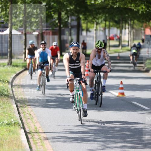 10.08.2025 - GEWOBA Citytriathlon Bremen Yannick Fuchs http://msf.ph/oto/8561060 10.08.2025 14:20:58 Radfahren 19, 56, 61, 73, 110, 142, 145, 157, 191, 266, 272, 312 meine-sportfotos.de