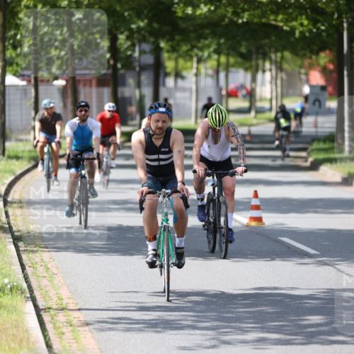 10.08.2025 - GEWOBA Citytriathlon Bremen Yannick Fuchs http://msf.ph/oto/8561061 10.08.2025 14:20:58 Radfahren 19, 56, 61, 73, 110, 142, 145, 157, 191, 266, 272, 312 meine-sportfotos.de