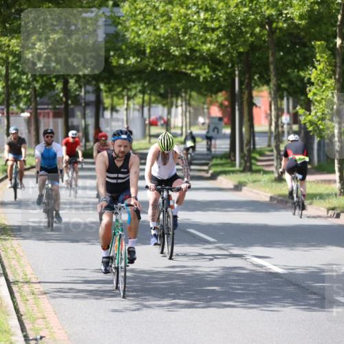 10.08.2025 - GEWOBA Citytriathlon Bremen Yannick Fuchs http://msf.ph/oto/8561067 10.08.2025 14:20:58 Radfahren 19, 56, 61, 73, 110, 142, 145, 157, 191, 266, 272, 312 meine-sportfotos.de