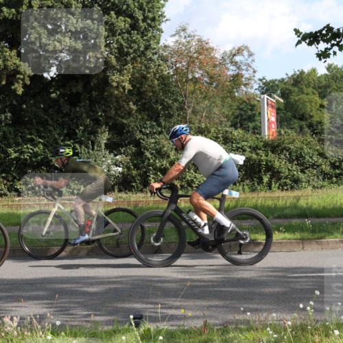 10.08.2025 - GEWOBA Citytriathlon Bremen Yannick Fuchs http://msf.ph/oto/8561072 10.08.2025 10:39:30 Radfahren 59, 87, 95, 107, 165, 185, 209, 221, 233, 374, 435, 436, 440, 453, 481 meine-sportfotos.de