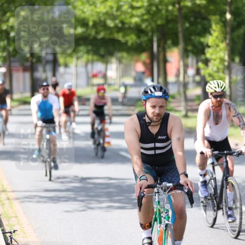 10.08.2025 - GEWOBA Citytriathlon Bremen Yannick Fuchs http://msf.ph/oto/8561077 10.08.2025 14:20:59 Radfahren 19, 56, 61, 73, 110, 142, 145, 157, 191, 266, 272, 312 meine-sportfotos.de