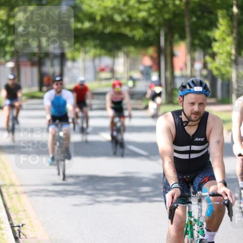 10.08.2025 - GEWOBA Citytriathlon Bremen Yannick Fuchs http://msf.ph/oto/8561079 10.08.2025 14:20:59 Radfahren 19, 56, 61, 73, 110, 142, 145, 157, 191, 266, 272, 312 meine-sportfotos.de
