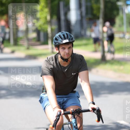 10.08.2025 - GEWOBA Citytriathlon Bremen Yannick Fuchs http://msf.ph/oto/8561107 10.08.2025 14:21:03 Radfahren 6, 19, 61, 73, 110, 142, 145, 157, 191, 266 meine-sportfotos.de