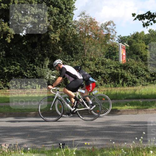 10.08.2025 - GEWOBA Citytriathlon Bremen Yannick Fuchs http://msf.ph/oto/8561110 10.08.2025 10:39:33 Radfahren 59, 87, 95, 185, 193, 201, 209, 221, 233, 374, 435, 436, 440, 453, 481 meine-sportfotos.de