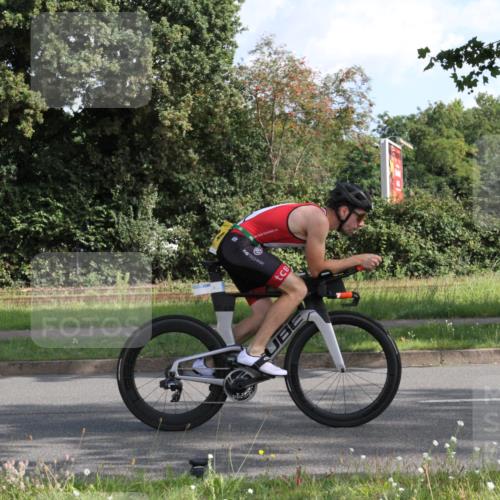 10.08.2025 - GEWOBA Citytriathlon Bremen Yannick Fuchs http://msf.ph/oto/8561123 10.08.2025 10:39:34 Radfahren 59, 87, 95, 185, 193, 201, 209, 221, 233, 374, 435, 436, 440, 453, 481 meine-sportfotos.de