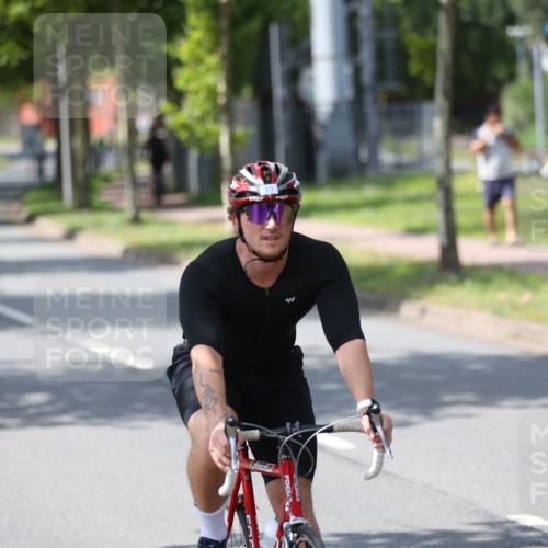 10.08.2025 - GEWOBA Citytriathlon Bremen Yannick Fuchs http://msf.ph/oto/8561125 10.08.2025 14:21:06 Radfahren 6, 19, 73, 142, 157, 191, 266 meine-sportfotos.de