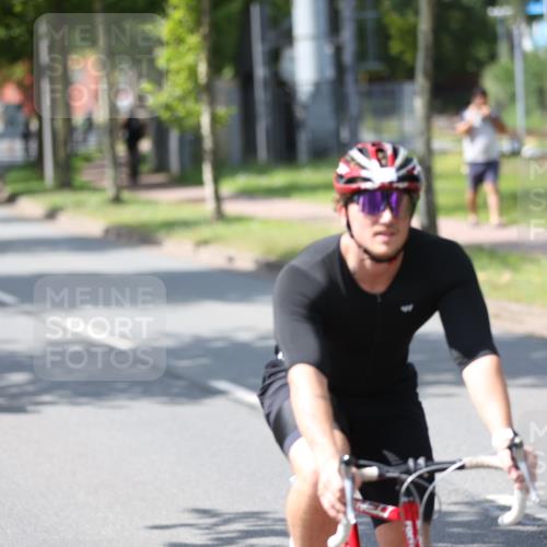 10.08.2025 - GEWOBA Citytriathlon Bremen Yannick Fuchs http://msf.ph/oto/8561126 10.08.2025 14:21:07 Radfahren 6, 19, 73, 142, 191, 266 meine-sportfotos.de