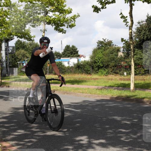 10.08.2025 - GEWOBA Citytriathlon Bremen Yannick Fuchs http://msf.ph/oto/8561132 10.08.2025 12:13:26 Radfahren 552, 612, 649, 760, 770, 774, 916, 1013, 1026 meine-sportfotos.de
