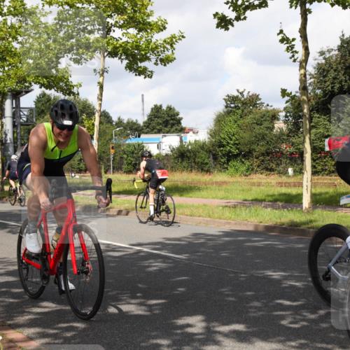 10.08.2025 - GEWOBA Citytriathlon Bremen Yannick Fuchs http://msf.ph/oto/8561153 10.08.2025 12:13:35 Radfahren 552, 612, 649, 664, 770, 774, 776, 823, 916, 1017 meine-sportfotos.de