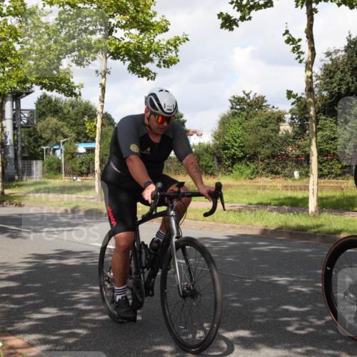 10.08.2025 - GEWOBA Citytriathlon Bremen Yannick Fuchs http://msf.ph/oto/8561164 10.08.2025 12:13:42 Radfahren 552, 568, 612, 621, 649, 664, 770, 776, 823, 916, 1017 meine-sportfotos.de