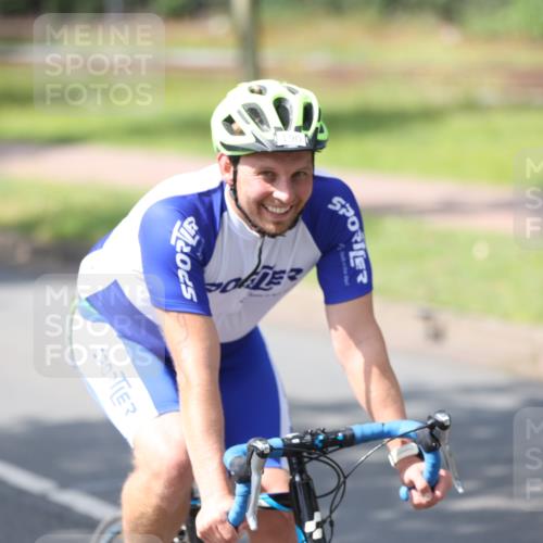 10.08.2025 - GEWOBA Citytriathlon Bremen Yannick Fuchs http://msf.ph/oto/8561171 10.08.2025 14:21:24 Radfahren 6, 177 meine-sportfotos.de