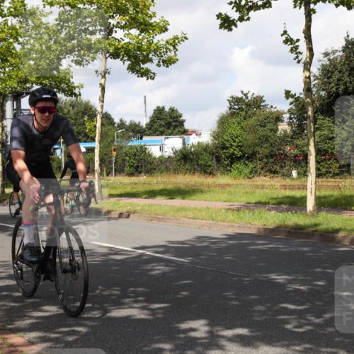 10.08.2025 - GEWOBA Citytriathlon Bremen Yannick Fuchs http://msf.ph/oto/8561173 10.08.2025 12:13:45 Radfahren 552, 568, 590, 612, 621, 649, 664, 733, 770, 776, 823, 863, 916, 1017 meine-sportfotos.de