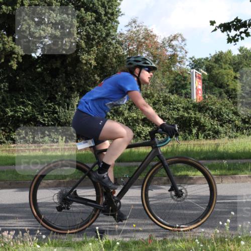 10.08.2025 - GEWOBA Citytriathlon Bremen Yannick Fuchs http://msf.ph/oto/8561182 10.08.2025 10:39:42 Radfahren 59, 87, 95, 143, 185, 193, 201, 209, 221, 374, 435, 436, 453 meine-sportfotos.de